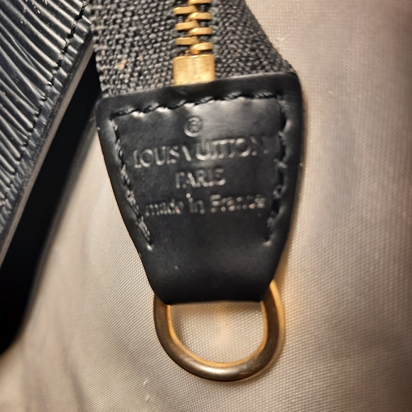 LOUIS VUITTON Epi Leather Pochette Accessoires Black - Picture 16 of 16